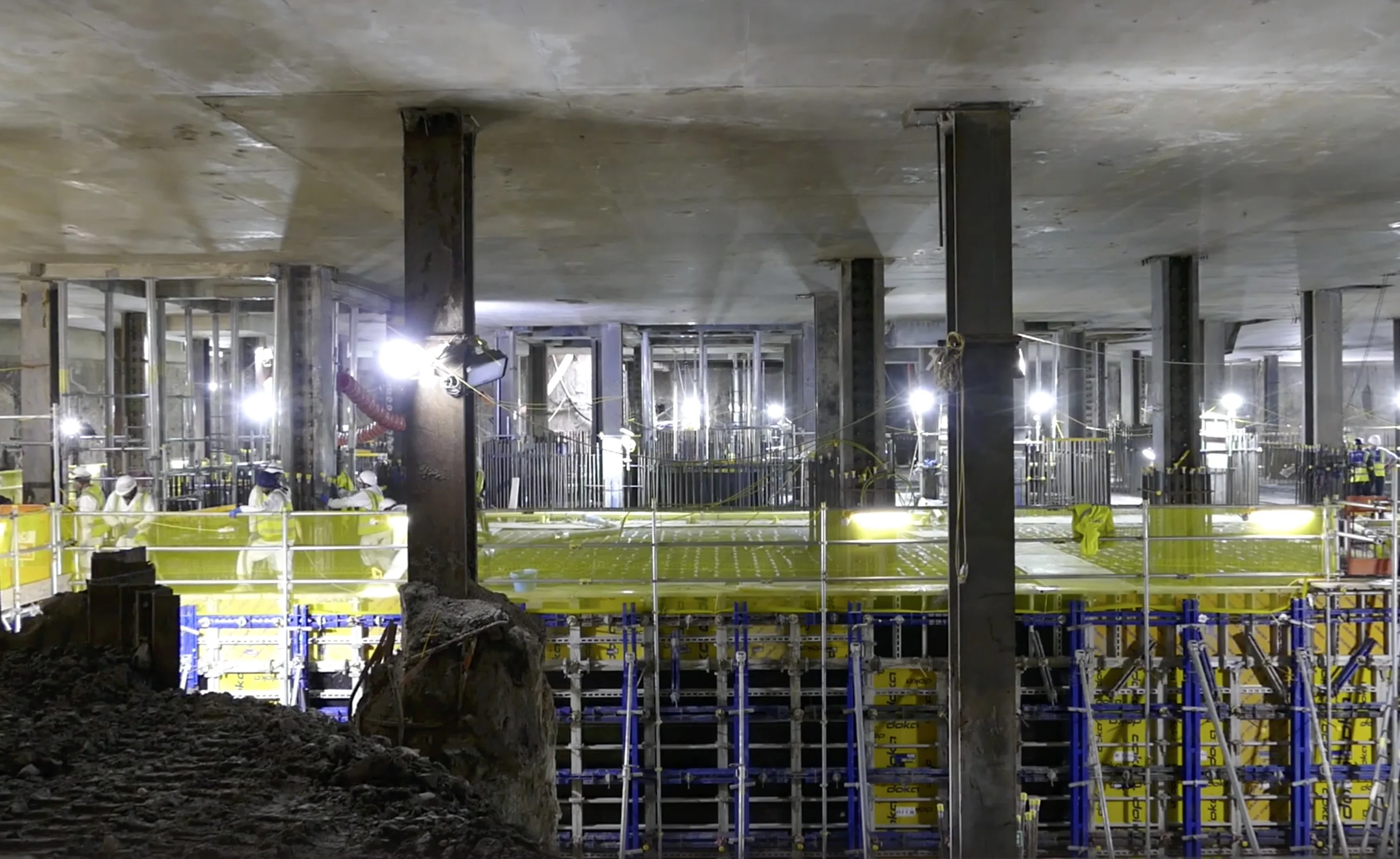 Concrete pouring process for the main raft